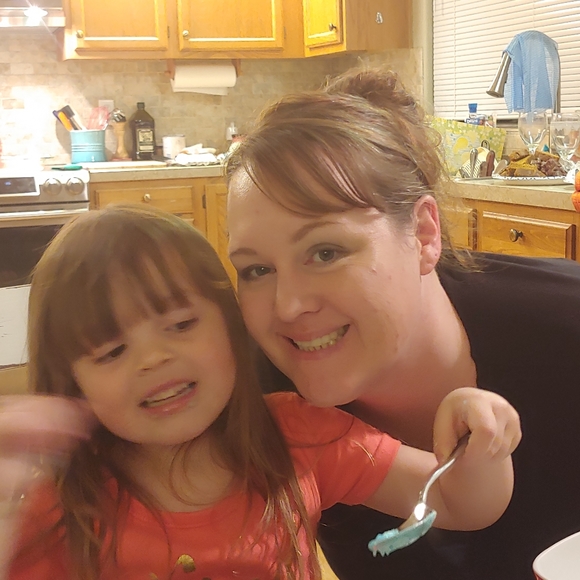 Meet your Posher, Alyssa - Picture 5 of 5